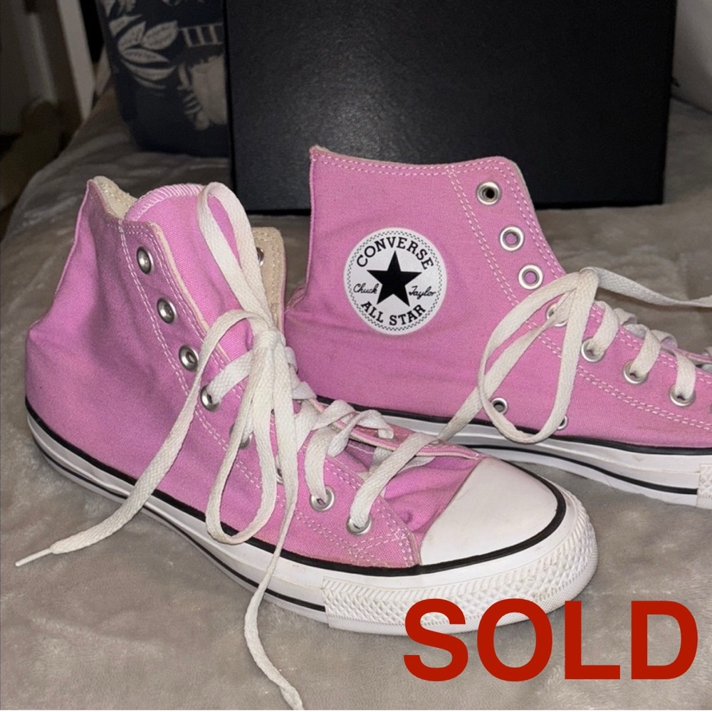 SOLD
Converse All Star Chuck Taylor High Top Sneaker Men’s 8, Women’s 10